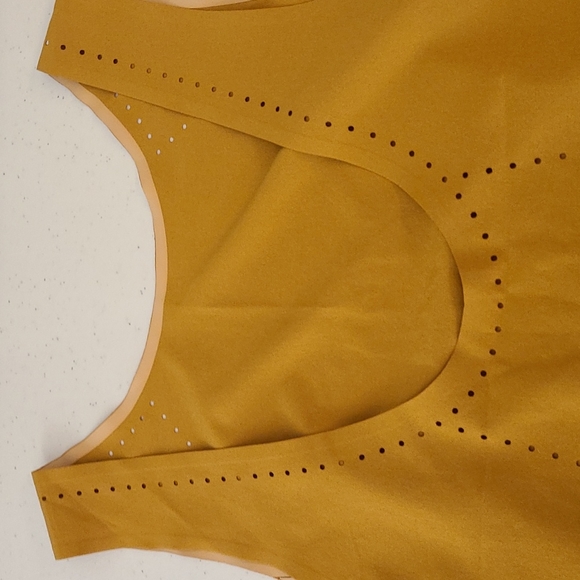 Athleta NWOT Perforated Terra Crop Tank - Picture 4 of 10